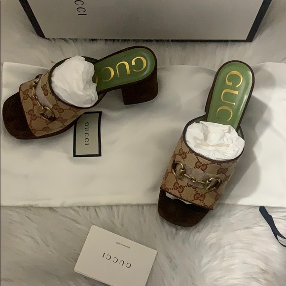 Gucci
36.5
Heel 2.4 in
Platform 0.4 in - Picture 2 of 12
